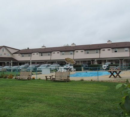 Cherry Lane Motor Inn Pool