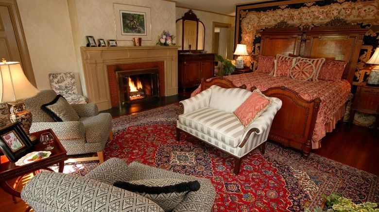 <b>Cameron Estate Inn & Restaurant Room</b>