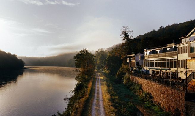 Black Bass Hotel Exterior