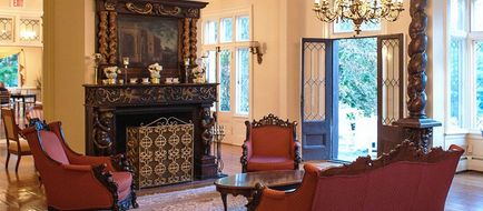 Seven Hills Inn Lobby