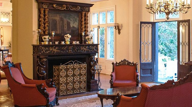Seven Hills Inn Lobby