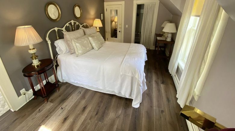 <b>Brook Farm Inn Room</b>