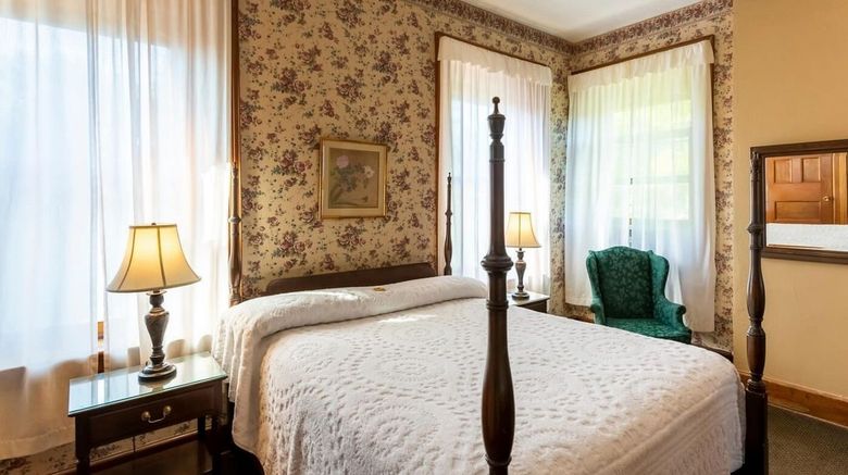 <b>Belhurst Castle Room</b>