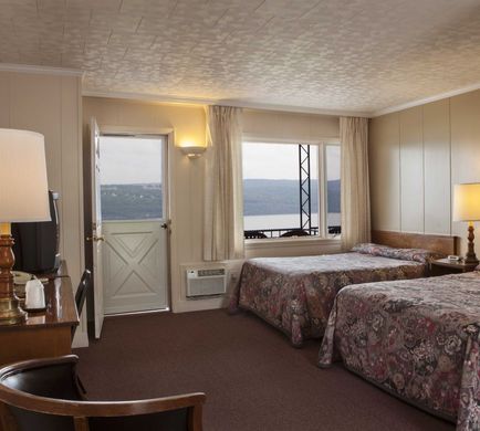 The Hotel Laurel Room