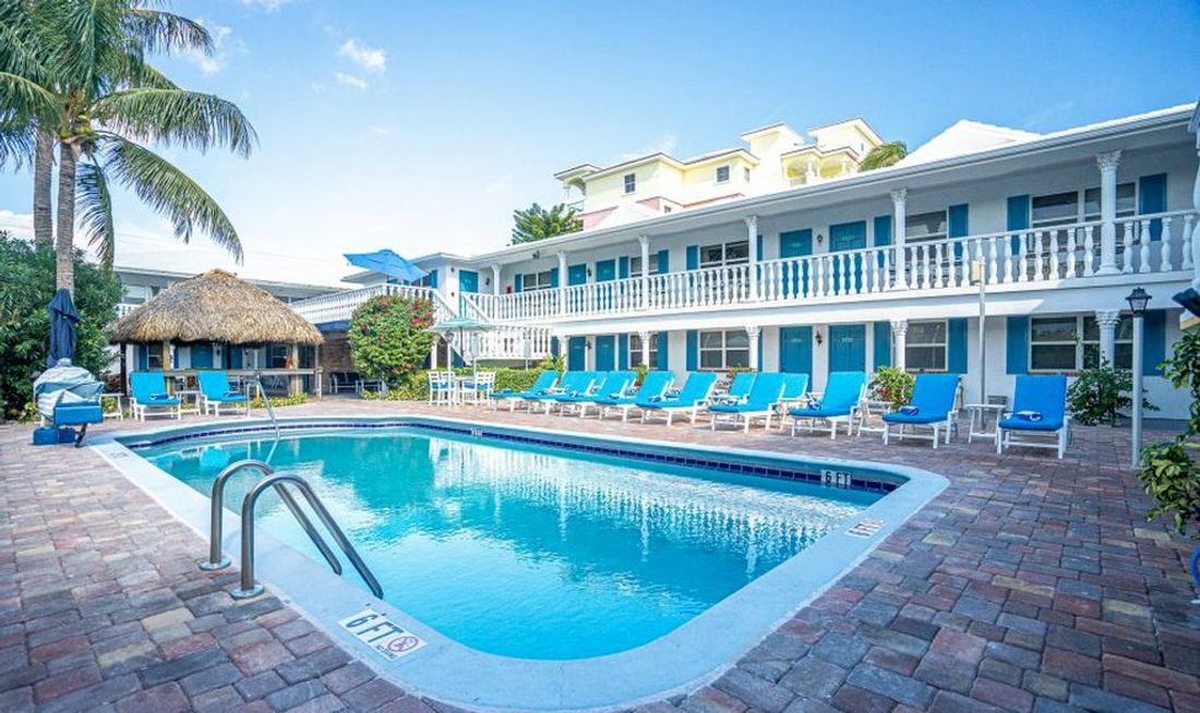Carriage House Resort Exterior