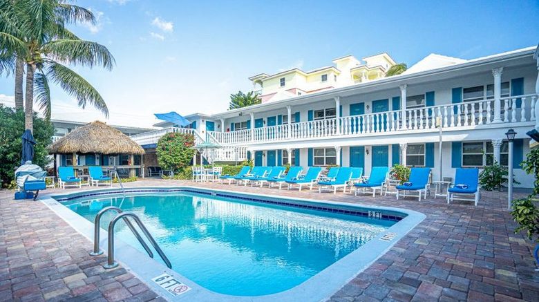 Carriage House Resort Exterior