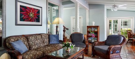 La Mer and Dewey House Lobby