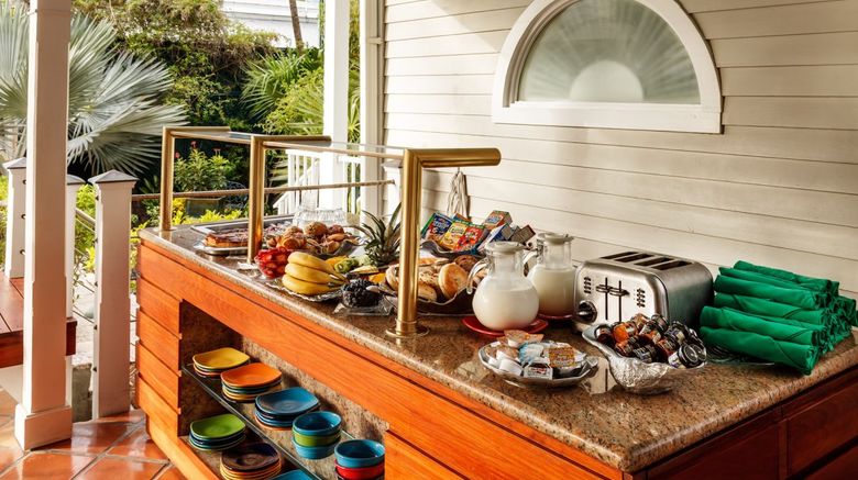 <b>La Mer and Dewey House Restaurant</b> <b>La Mer and Dewey House Restaurant</b>