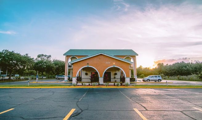 Shining Light Inn & Suites Exterior