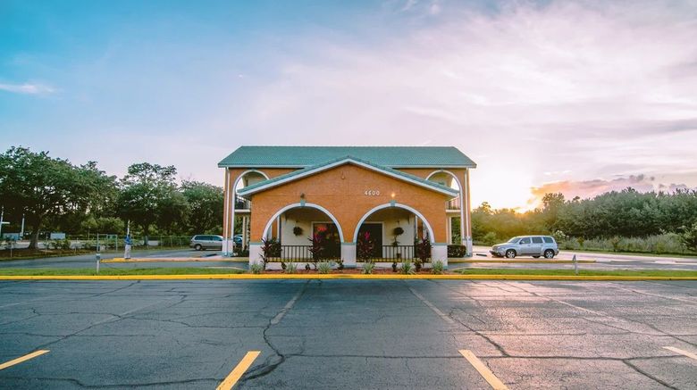 <b>Shining Light Inn & Suites Exterior</b>
