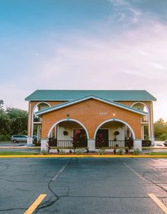 Shining Light Inn & Suites