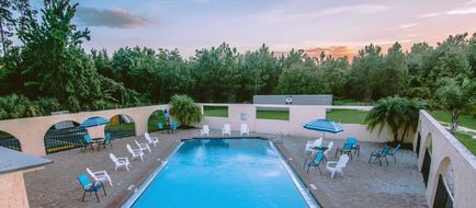 Shining Light Inn & Suites Pool