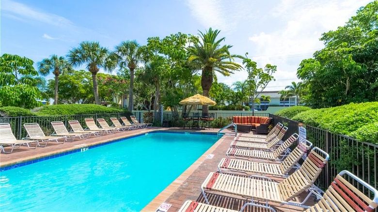<b>Tropical Beach Resort Pool</b>