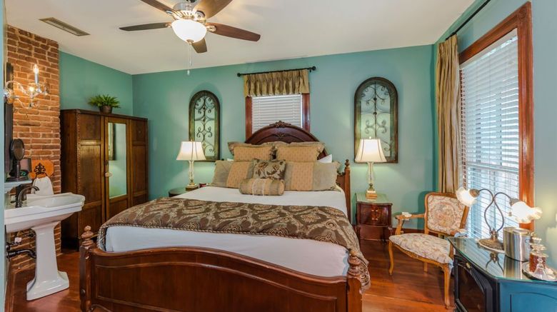 <b>Carriage Way B & B Room</b>