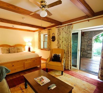 The Lodge on Lake Lure Room