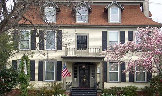 Meadows Inn B & B Exterior