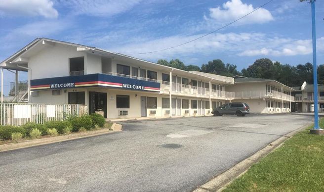 Travel Inn Greensboro Exterior