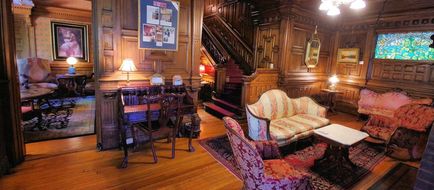 Cedar Crest Inn Lobby