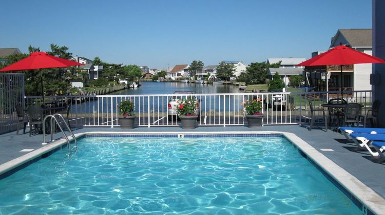 Fenwick Islander Motel Pool