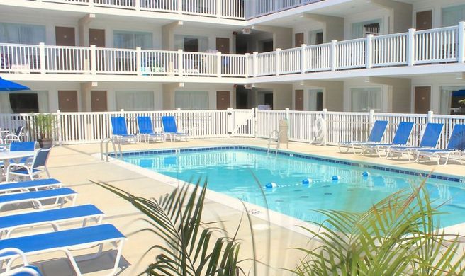 Oceanus Motel Exterior