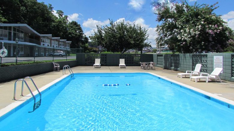 <b>Colony House Motor Lodge Pool</b>