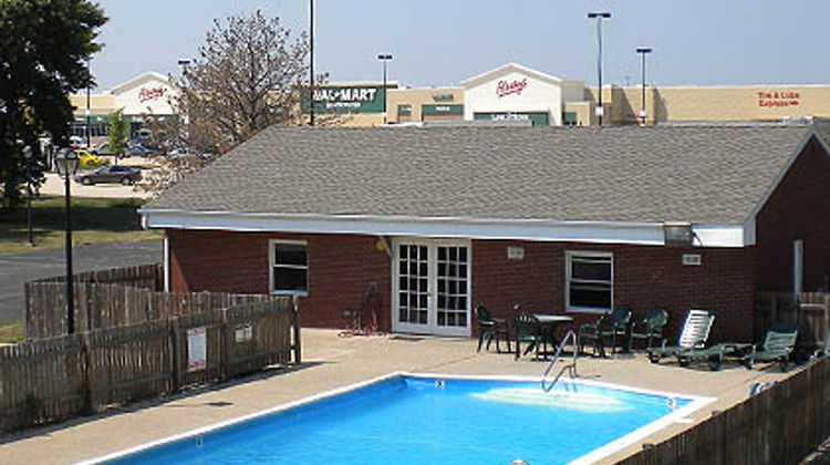 First Heritage Inn Rantoul Pool