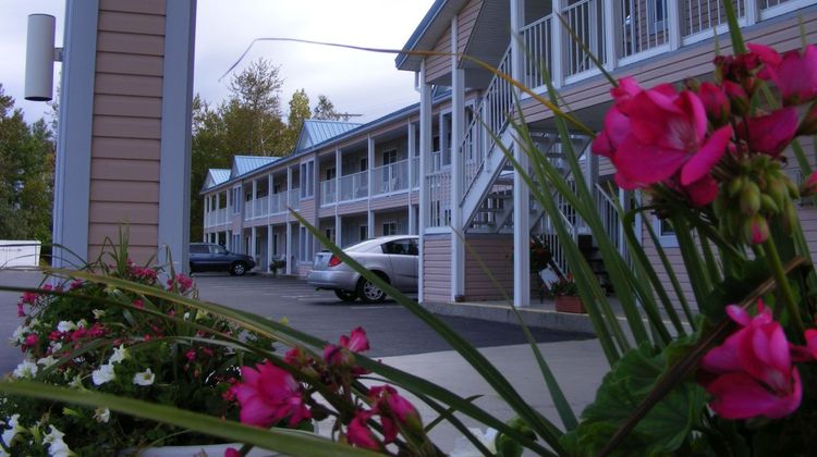 Great Lakes Inn Exterior