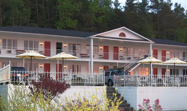 Bay Inn of Petoskey Exterior