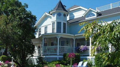 Metivier Inn