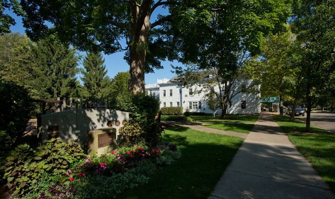 Maplewood Hotel Exterior