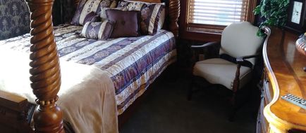 The Thayer Hotel Room