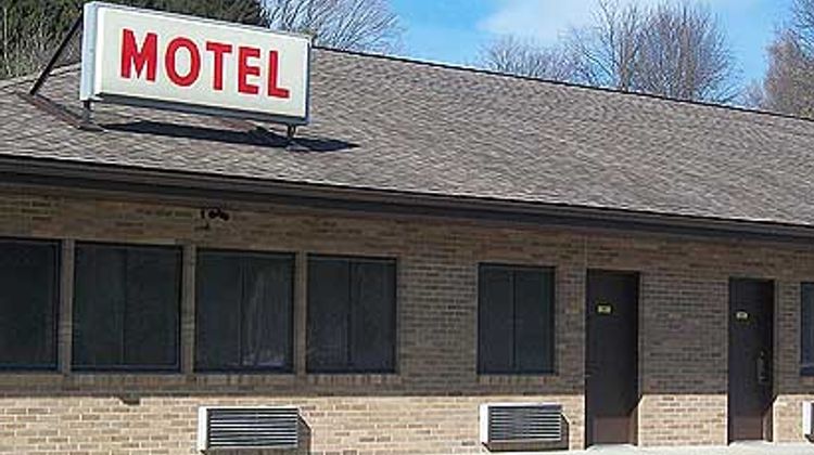 The Hemlock Inn Exterior