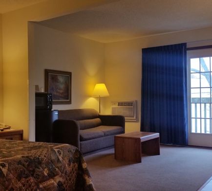 Harbor Lights Lodge Room