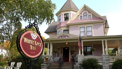 White Lace Inn/Victorian Country Inn