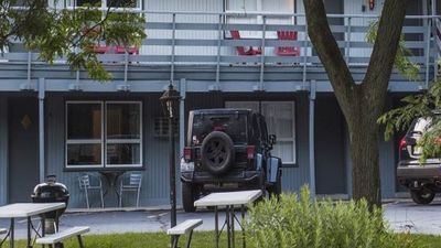 Delton Oaks Resort Motel