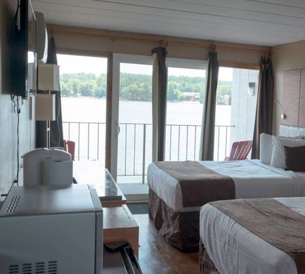 Delton Oaks Resort Motel Room