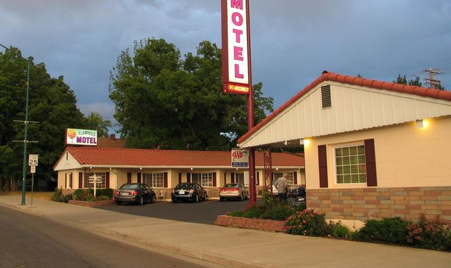Flamingo Motel Exterior