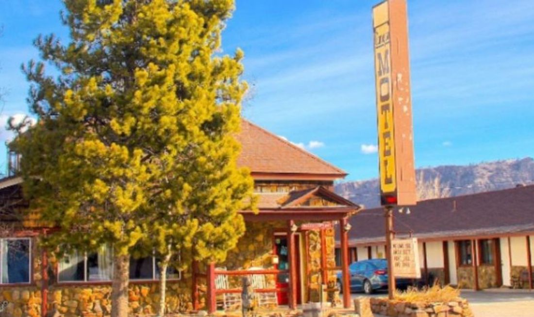 Canyon Motel Exterior