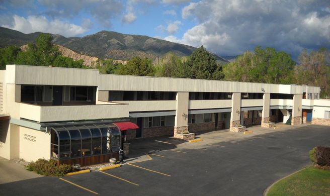Salida Inn & Monarch Suites Exterior