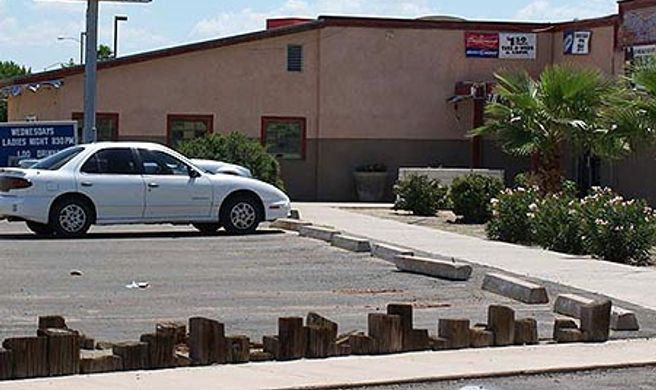 Hwy Express Inn & Suites Exterior