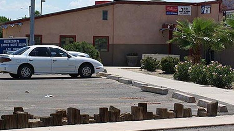 Hwy Express Inn & Suites Exterior