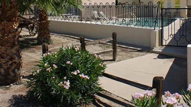 Hwy Express Inn & Suites Pool