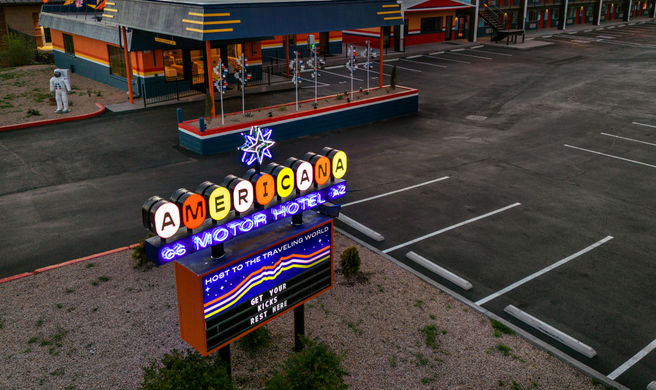 Americana Motor Hotel Exterior