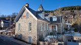 <b>Washington School House Exterior</b>