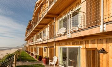 Pelican Shores Inn