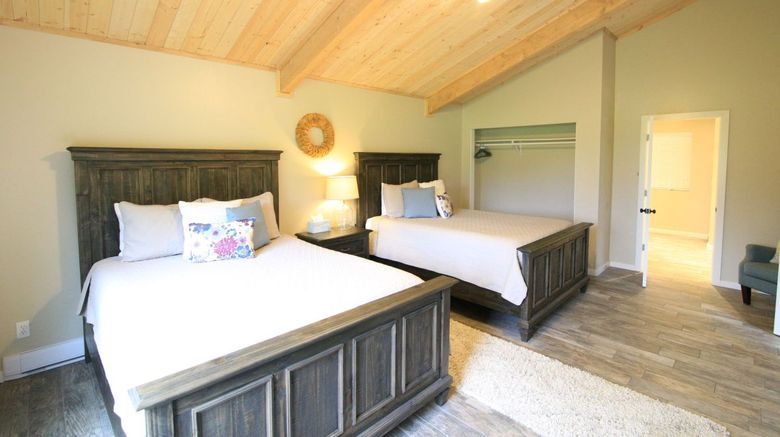 <b>Glacier Bay Country Inn Room</b>
