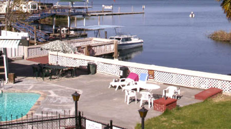 Anchorage Inn Lakeport Exterior