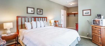 Julian Lodge Room
