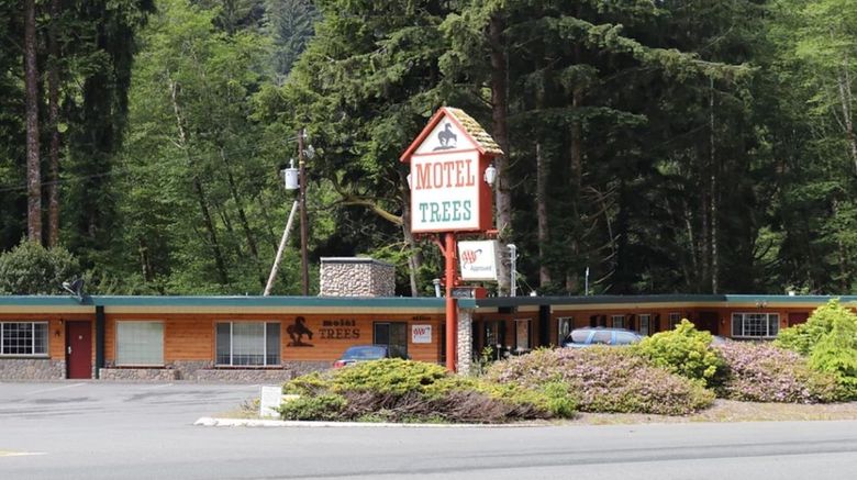 Motel Trees Exterior