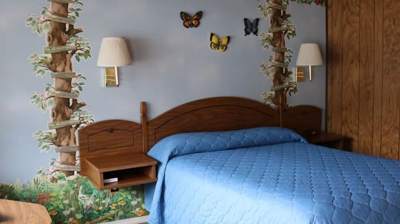<b>Motel Trees Room</b>